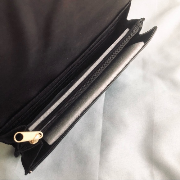 SOLD NWT Tommy Hilfiger Black Wallet - Picture 2 of 6
